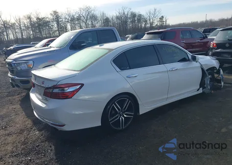 2016 Honda Accord Touring z USA, uszkodzony, nr VIN 1HGCR3F92GA035476
